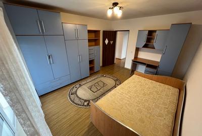 Proprietar ofer spre închiriere un apartament cu 3 camere, decomandat. - 5