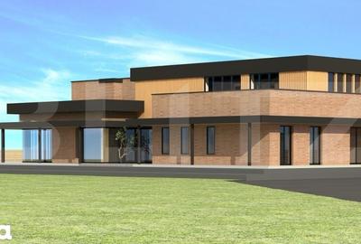 Casă cu 7 camere cu Teren 2000 Mp în Central