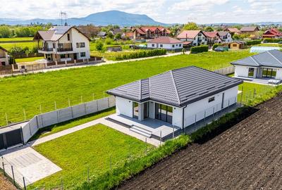 Casă individuală cu 4 camere cu Teren 500 Mp în Stupini