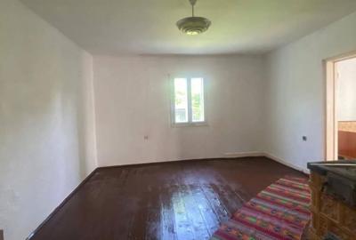 Casă cu 4 camere în Pătrăuți - 3