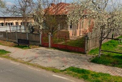 Casă individuală cu 4 camere cu Teren 1300 Mp în Comana - 1