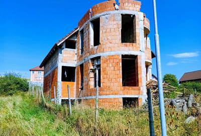 Casă cu 4 camere în Șura Mare