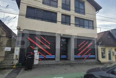 Spațiu comercial, de 600 mp, în Central - 4
