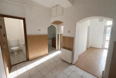 Spatiu vizibil,acces dublu,trafic intens,3 incaperi,flexibil:servicii&comert - 2