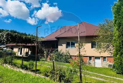 Casa / Vila cu 3 camere de vanzare - 2