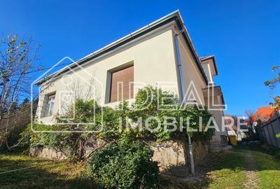 Casă individuală cu 6 camere cu Canalizare în Central - 1