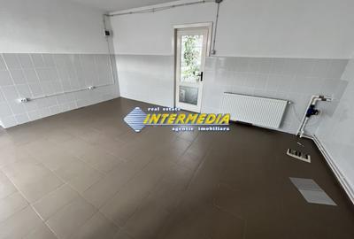 Spațiu comercial, de 30 mp, în Industrială - 3