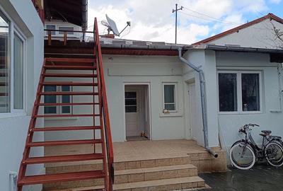 Casă cu 10 camere cu Teren 379 Mp în Central - 9