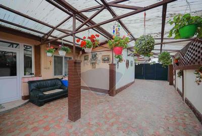 Casa cu 7 camere de vanzare, zona Parcul Salca, Cantemir - 2
