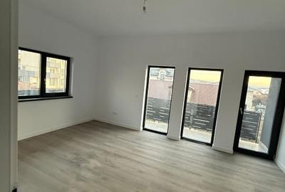 Duplex cu 4 camere cu Canalizare în Bucium - 2