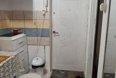 Garsonieră semidecomandată în CET - 6