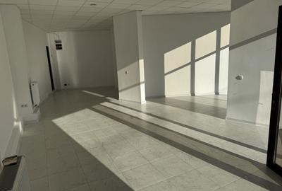 Spațiu comercial, de 50 mp, în Central - 4