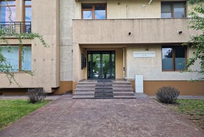 De inchiriat BIROU/CABINET/ap. spatios, 2 cam, 100m2 (8.5Eur/mp) , loc parcare - 3