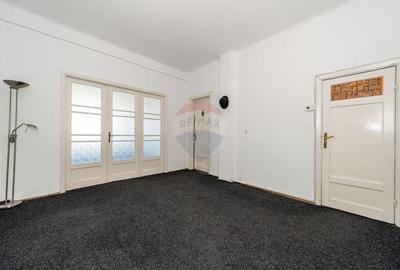 Apartament cu 3 camere semidecomandat în Periferie - 1