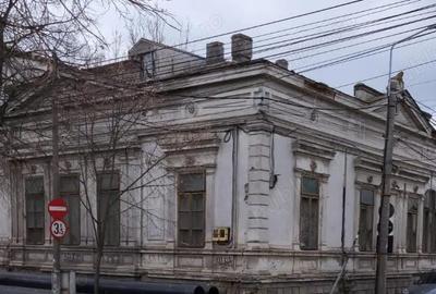 Casă cu 6 camere în Central