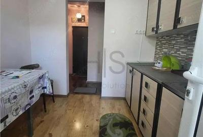 Apartament 3 Camere, Central, Decomandat, etaj 1 - 1
