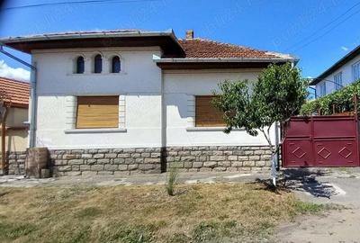 Casa de vanzare cu gradina Beiu? - 1