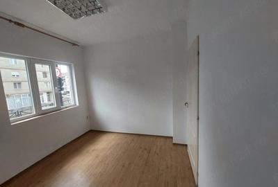 Spațiu comercial, de 32 mp, în Nufărul - 4