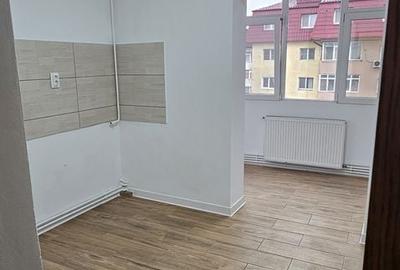 Apartament cu 3 camere decomandat în Nicolina - 2