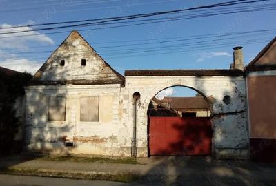 Casă cu Teren 1333 Mp în Hălchiu - 2