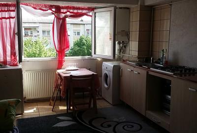 Garsonieră semidecomandată în Micro 17 - 2