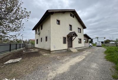 Casă cu 5 camere cu Teren 680 Mp în Clinceni