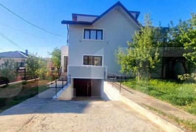 Casă cu 6 camere cu Teren 470 Mp în Bucium - 17