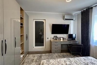 Apartament cu 4 camere decomandat în Central