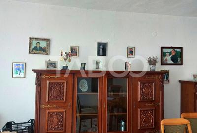 Casa 214 mp utili singur in curte 800 mp teren zona centrala Cisnadie - 14