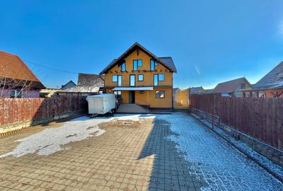 Casă individuală cu 12 camere cu Teren 568 Mp în Cristian - 1