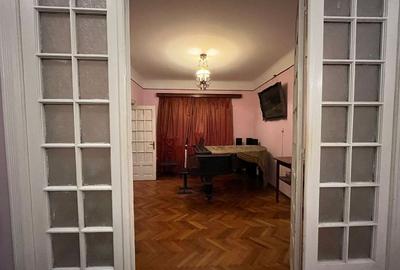 Casă cu 12 camere cu Canalizare în Unirii - 6