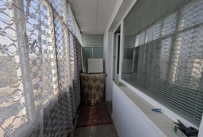 Corni?a etaj intermediar - 2 camere - Decomandat - 1