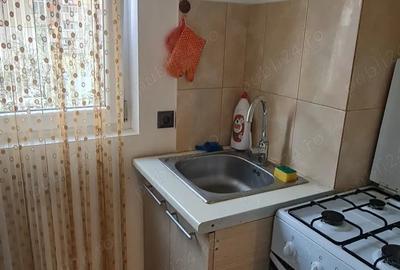 Inchiriez apartament 3 camere - 5