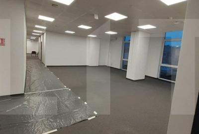 Spațiu comercial, de 873 mp, în Ultracentral - 7