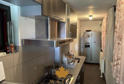 Apartament cu 4 camere semidecomandat, mobilat în Central