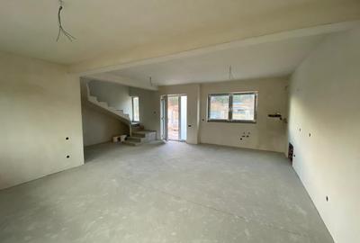 Casă cu 4 camere cu Teren 400 Mp în Luna - 2