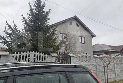 Casă cu Teren 480 Mp în Central - 2