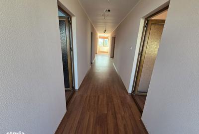 Casă cu 8 camere cu Teren 1146 Mp în Vânători - 14