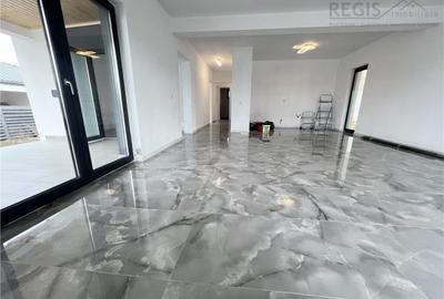 Casă cu 4 camere cu Canalizare în Cristian - 12