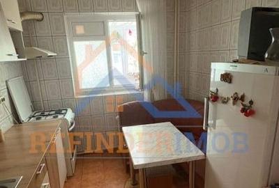 Apartament cu 3 camere decomandat în Mărgeanului