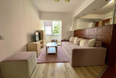 Apartament cu 3 camere semidecomandat, mobilat în Bună Ziua