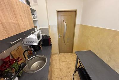 Zona Miron Costin - apartament 3 camere - etajul 2 - 8