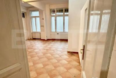 Apartament cu 5 camere semidecomandat în Central