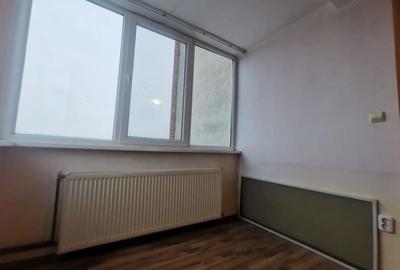 Apartament cu 3 camere decomandat în Rogerius