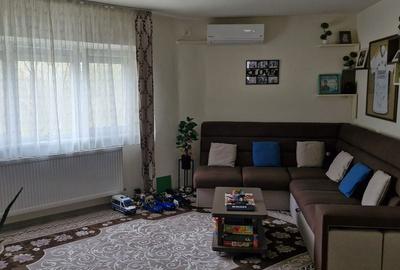 Apartament cu 3 camere semidecomandat în Micălaca