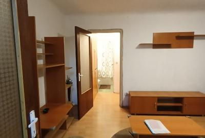 Apartament cu 2 camere semidecomandat în Craiovița Nouă