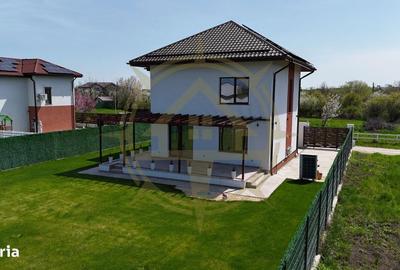 Casă cu 4 camere în Săftica