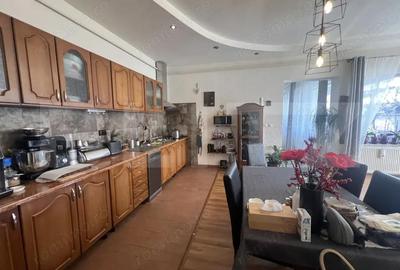 Casă cu Teren 450 Mp în Central - 8