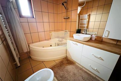 Apartament cu 3 camere decomandat, mobilat în Vasile Aaron - 9