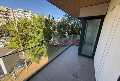 Apartament cu 3 camere decomandat în Cotroceni
